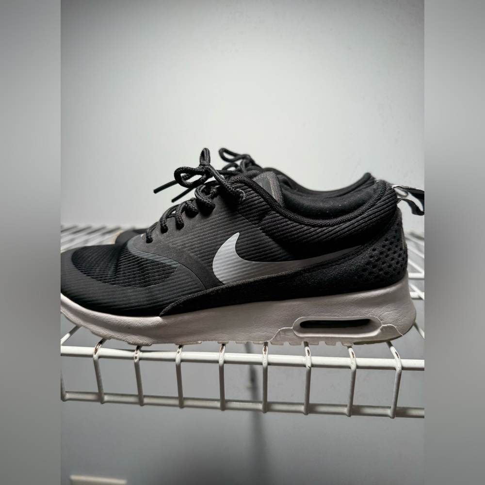 Nike Women’s Black and White Sneakers